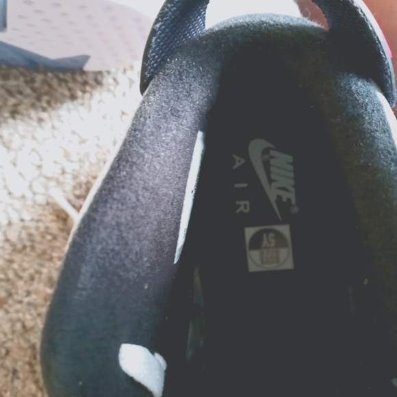 Jordan Sneakers - Picture 3 of 3